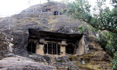 PACHMARHI nature tourism destination with waterfalls and forests | MP VACATION INDORE