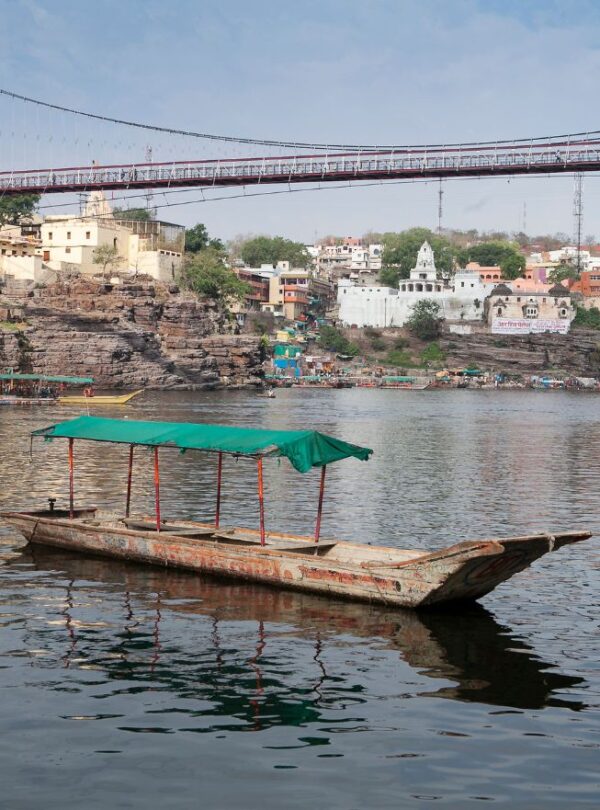 Omkareshwar Jyotirlinga temple on Narmada River | MP VACATION INDORE