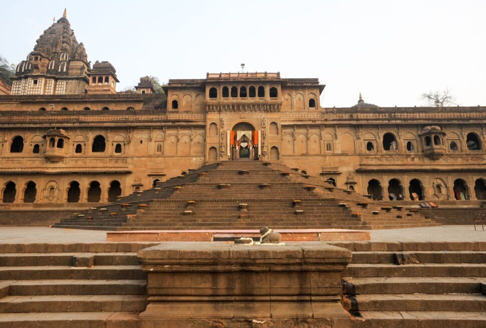 MAHESHWAR fort city and riverfront ghats Madhya Pradesh | MP VACATION INDORE