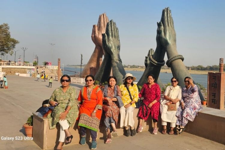 Family travellers on a vacation tour planned by MP VACATION INDORE